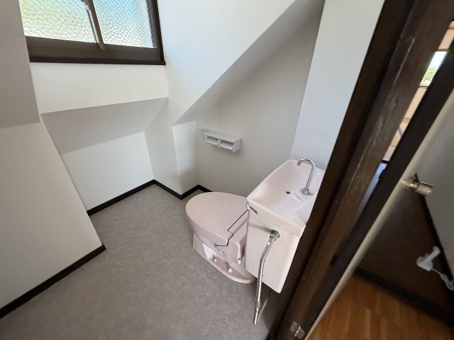 地下鉄西神・山手線 長田駅 徒歩17分 4階建 築38年のトイレ写真
