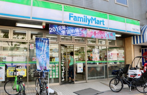 コンビニ　ファミリーマート月島二丁目店（コンビニ）まで200m