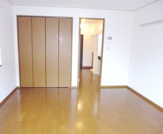 居室・リビング　★角部屋洋室８帖広めのお部屋です★