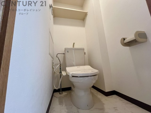 トイレ　温水洗浄便座付きのトイレです♪
