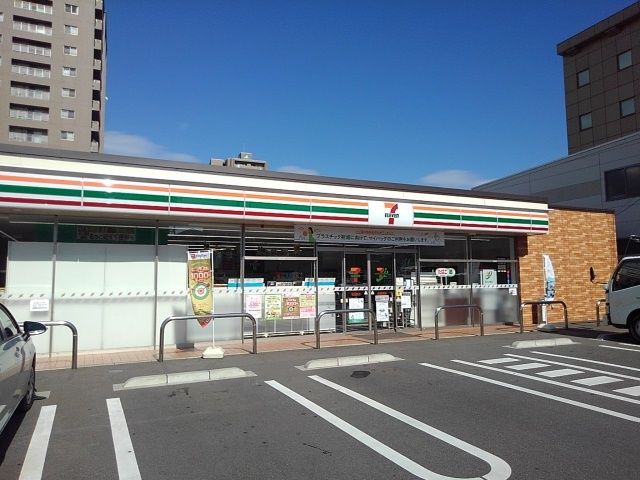 コンビニ　セブンイレブン坂出駅南店（コンビニ）まで950m