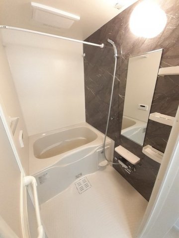 バス・シャワールーム　コンパクトで使いやすいお風呂です