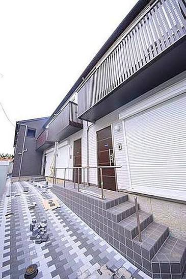 エントランス　落ち着いたエントランスです