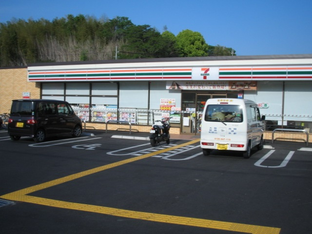 コンビニ　セブンイレブン熊取七山店（コンビニ）まで560m