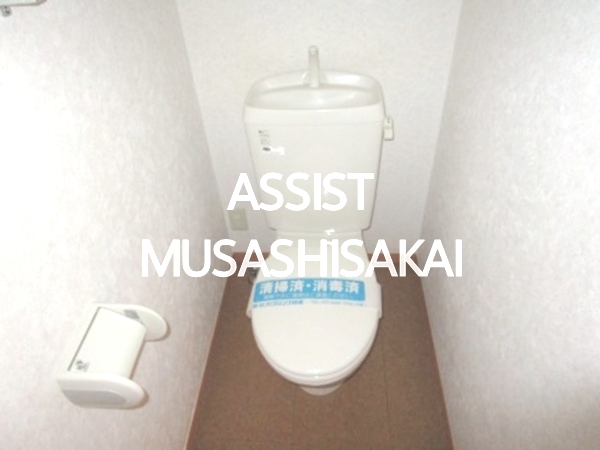 トイレ　写真：設備同仕様の別号室です