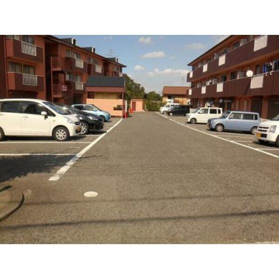 駐車場　車をお持ちの方に嬉しい駐車場付きの物件です