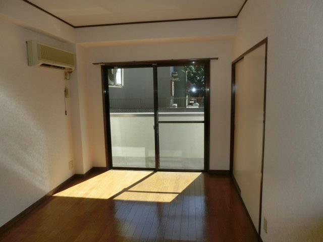ニューライトマンションの居間写真