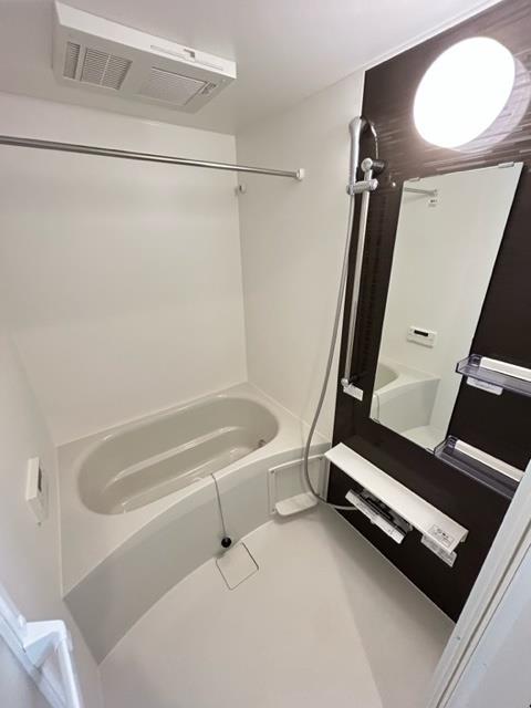 バス・シャワールーム　同タイプの別部屋の写真です