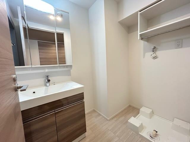 洗面設備　同タイプの別部屋の写真です