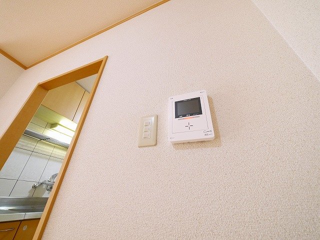 セキュリティ　モニター付きインターホンがあれば安心ですね。