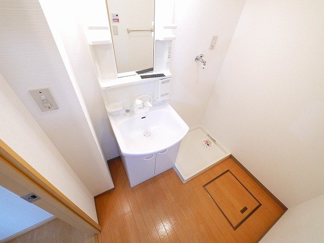 洗面設備　朝の身支度もしっかりできます。
