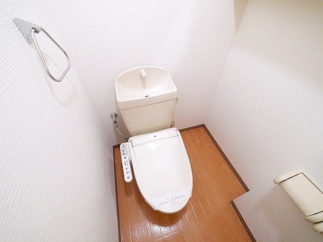 トイレ　ウォシュレット付きのトイレです。