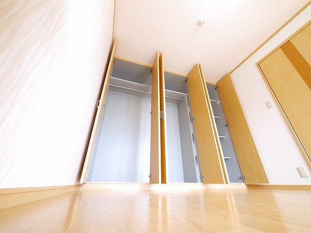 収納　衣類の収納にも困らない広さです。