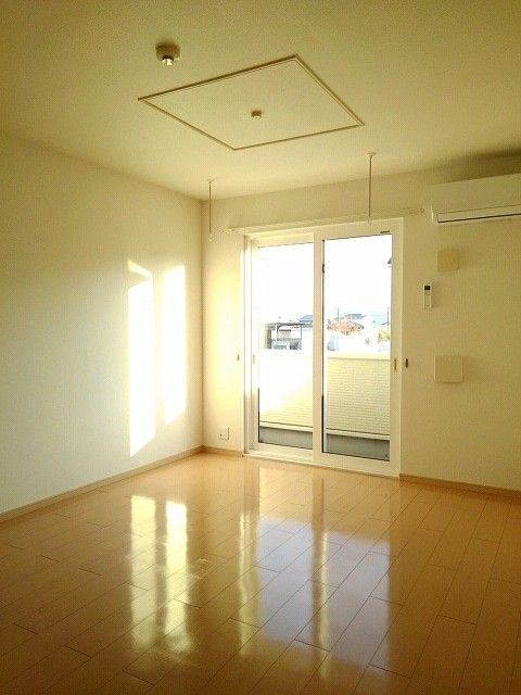 サニーヒルIIIの居間写真