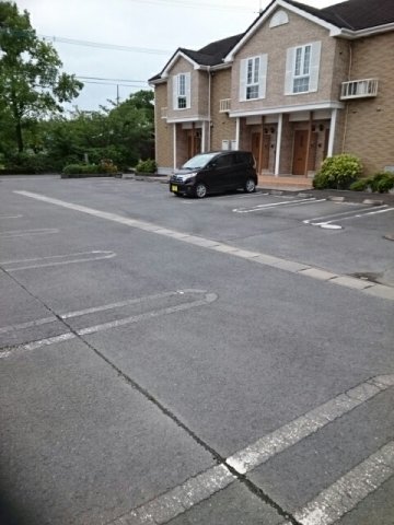駐車場　駐車スペースもあります☆
