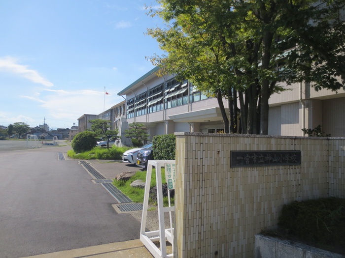 小学校　神山小学校（小学校）まで893m