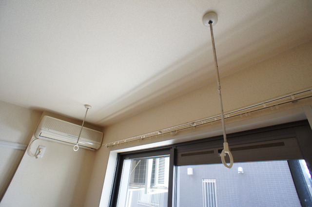 その他　室内物干しがあり、日中の外出や雨の日のお洗濯に便利です！