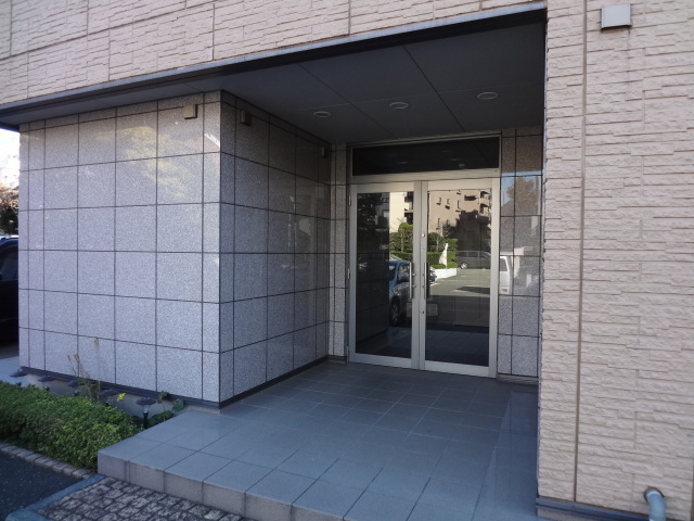 エントランス　高級感ある共用玄関ですね♪
