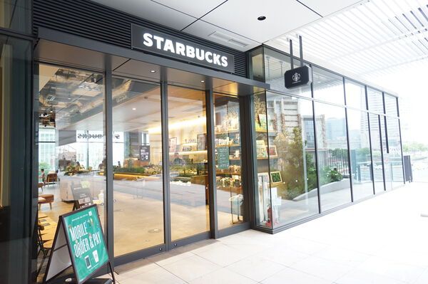 飲食店　スターバックス（飲食店）まで105m
