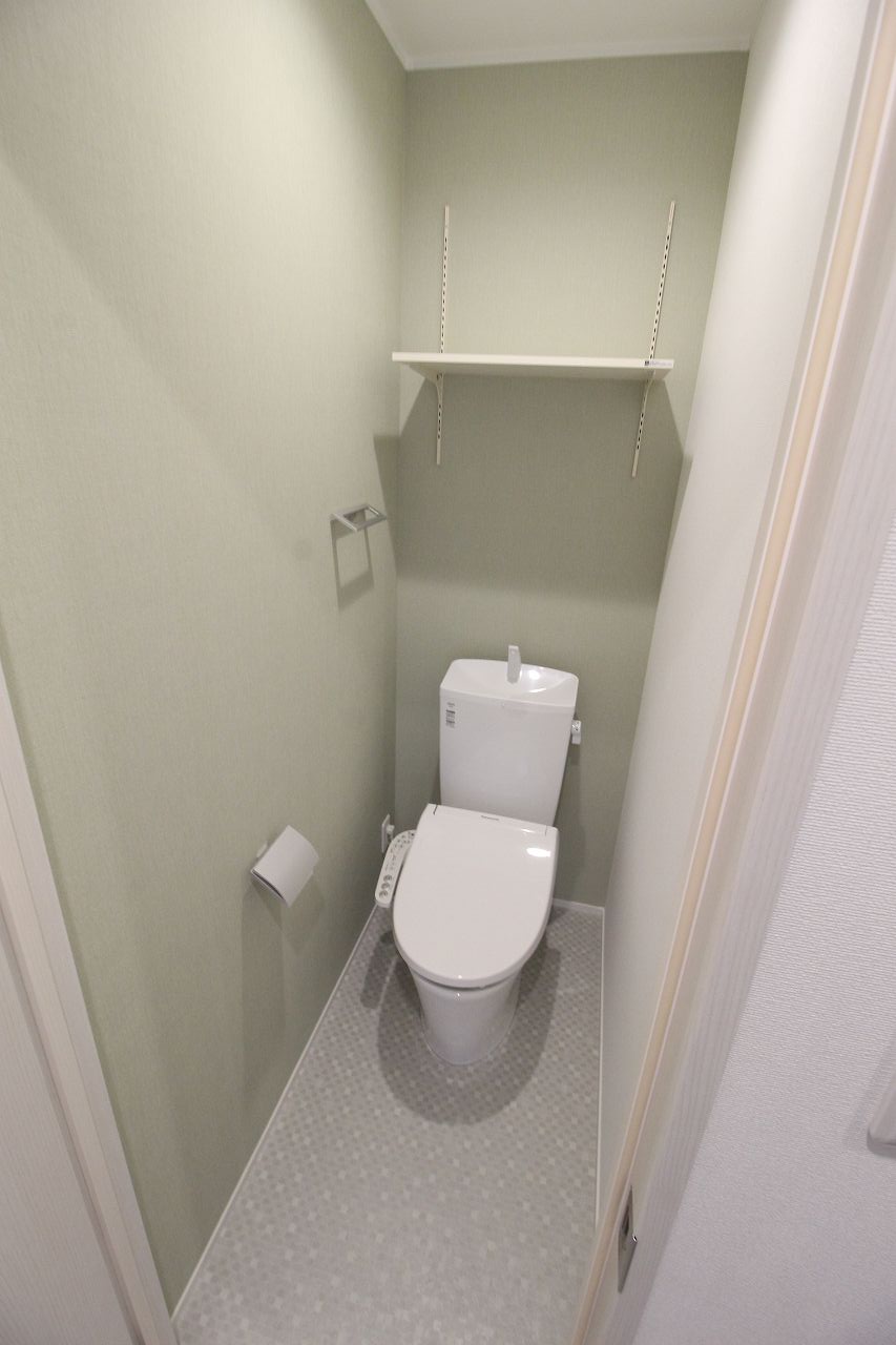 トイレ　同タイプの別の部屋の写真です