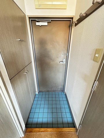 ＪＲ総武線 千葉駅 徒歩4分 7階建 築30年の玄関写真