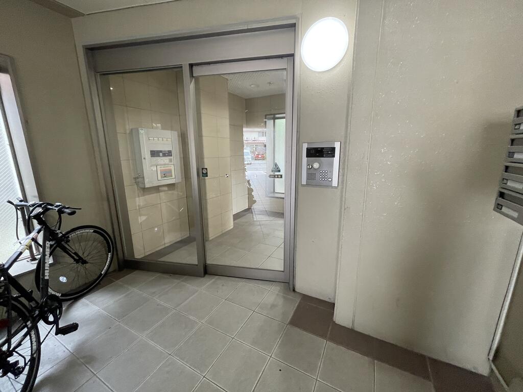 エントランス　安心のオートロック付きマンションです♪