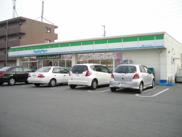 コンビニ　ファミリーマート（コンビニ）まで1300m