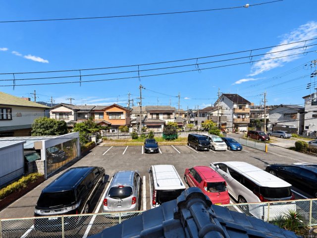 眺望　全面が駐車場で見通し良好。南北2面採光で風通し◎