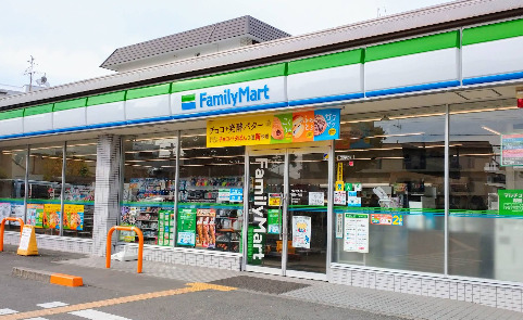 コンビニ　ファミリーマート 楠葉中町店（コンビニ）まで386m