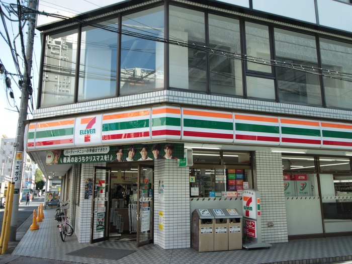 コンビニ　セブンイレブン越谷東口店（コンビニ）まで350m