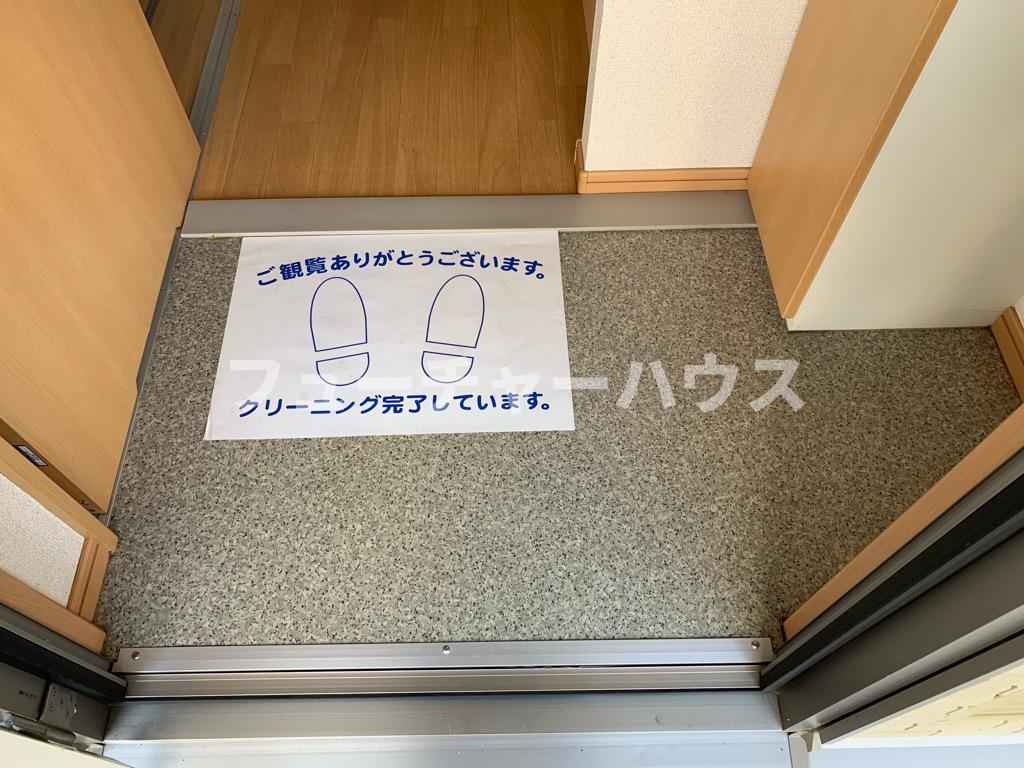 洗面設備　明るい洗面所です