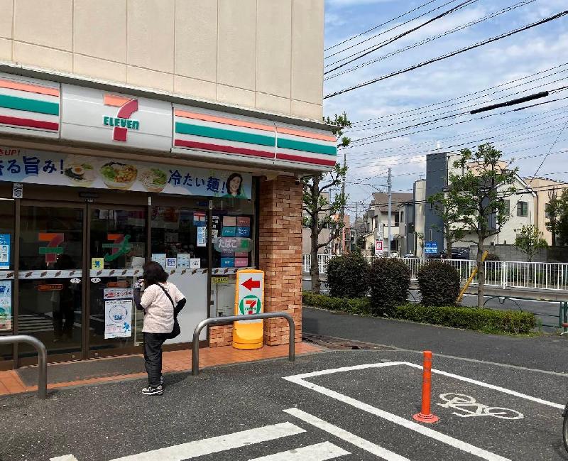 コンビニ　セブン-イレブン 葛飾東金町４丁目店（コンビニ）まで220m