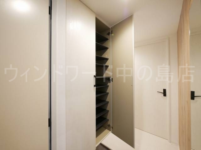 玄関　詳細は、ウィンドワード中の島店までご相談下さい。