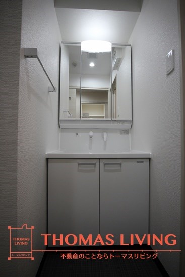 洗面設備　※写真は違う部屋の写真になります。