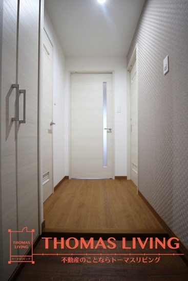 玄関　※写真は違う部屋の写真になります。