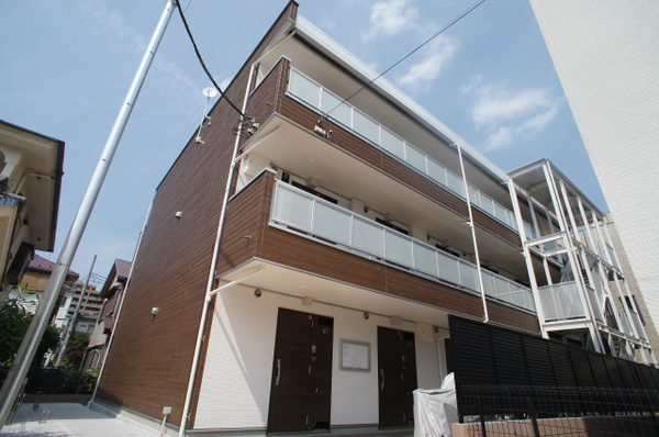 建物外観　セキュリティ標準装備のマンションです