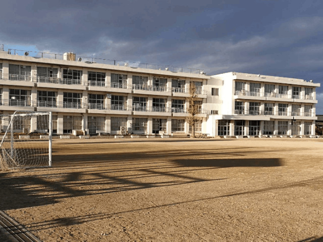 小学校　桑名市立伊曽島小学校悠分校（小学校）まで153m