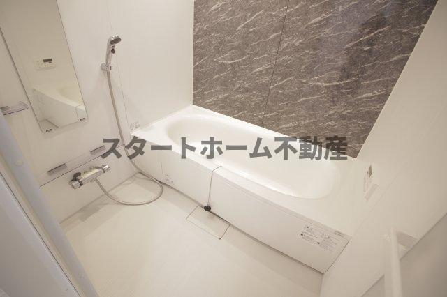 バス・シャワールーム　コンパクトで使いやすいお風呂です