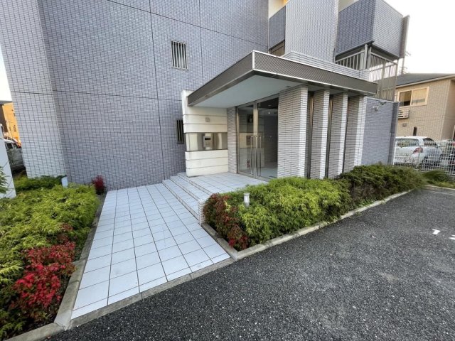 地下鉄御堂筋線 江坂駅 徒歩17分 3階建 築15年の外観写真
