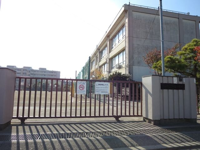 小学校　川崎市立下布田小学校（小学校）まで552m