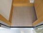 玄関　玄関です。少し狭いですが、傘立ても置けますね。