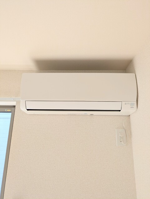 その他設備　６．３帖の部屋のエアコンです♪