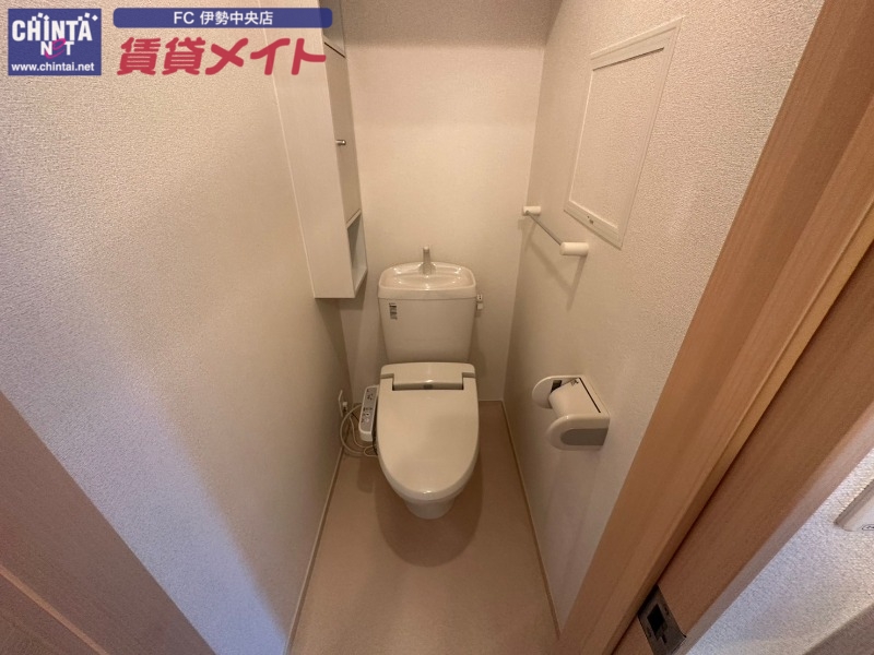 トイレ　別部屋反転参考写真です