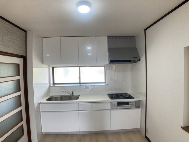 キッチン　※補修前の参考画像の為、設備等は現況優先．．．
