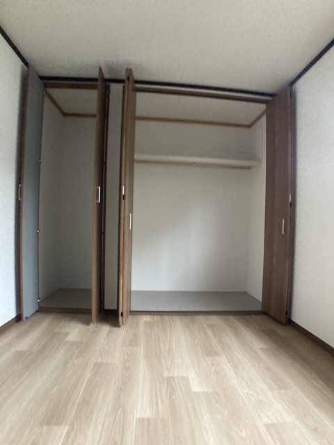 収納　※補修前の参考画像の為、設備等は現況優先．．．
