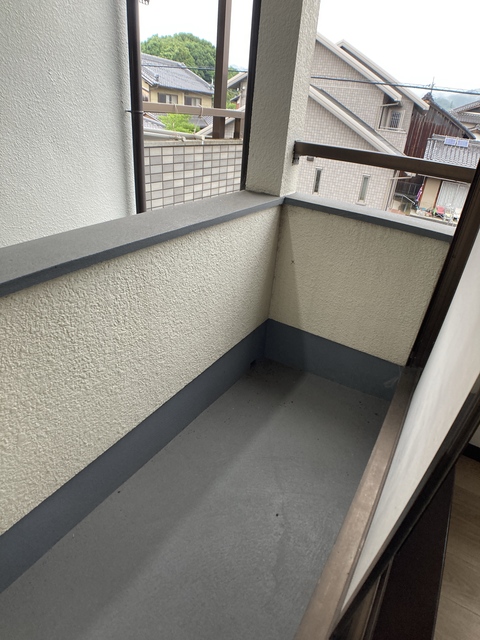 バルコニー　※補修前の参考画像の為、設備等は現況優先．．．