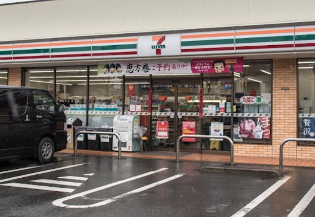 コンビニ　セブンイレブン用賀インター店（コンビニ）まで240m