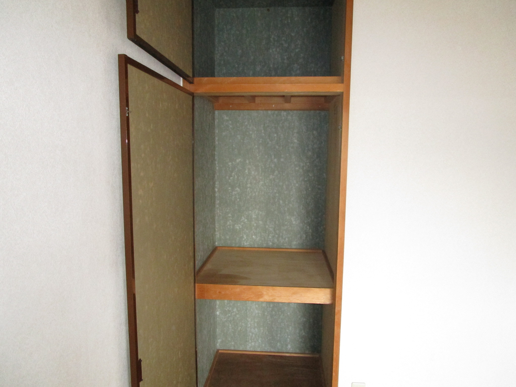 収納　奥行きのある押入れ。他にも各居室それぞれ収納付き。