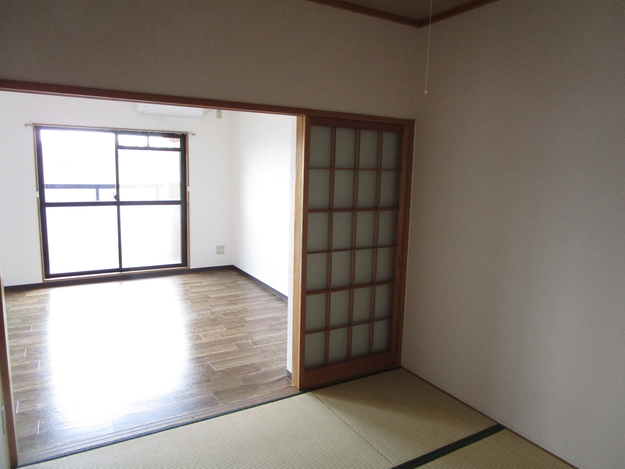 その他部屋・スペース　リビングに接した4.5畳の和室付き。