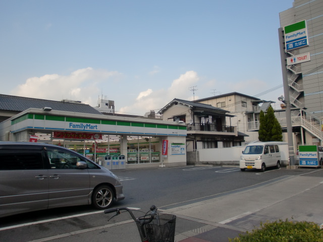 コンビニ　ファミリーマート東淀川豊新店（コンビニ）まで380m
